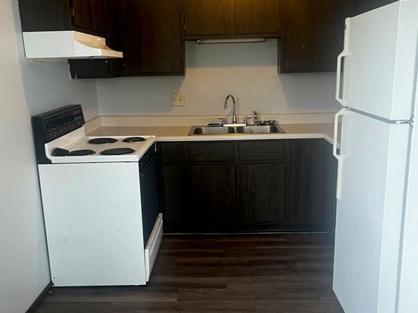 145 Memorial Dr APT 3