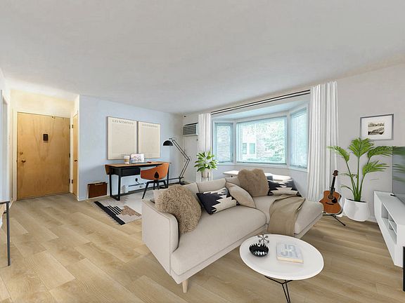 3rd image of 206 N Somerset Ln
