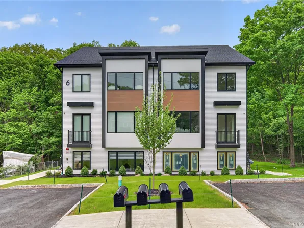 6 San Antonio Circle #102, Monroe, NY 10950