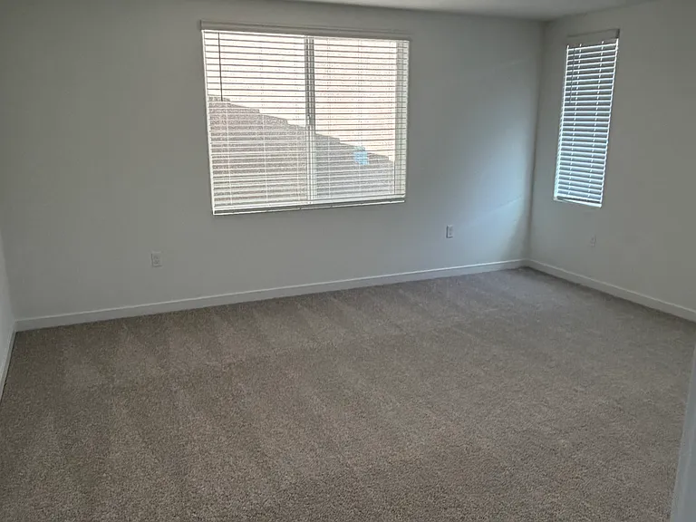 1091 Telford St — Photo 10
