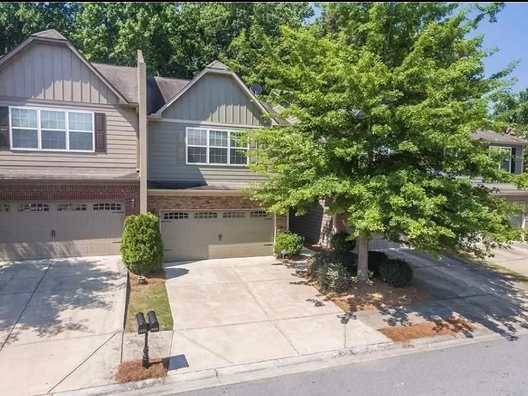 3232 Brockenhurst Dr — Photo 3