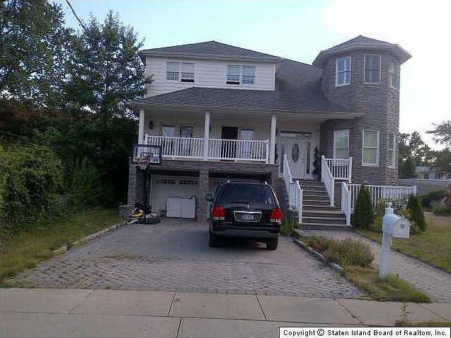 1st image of 192 Adams Ave