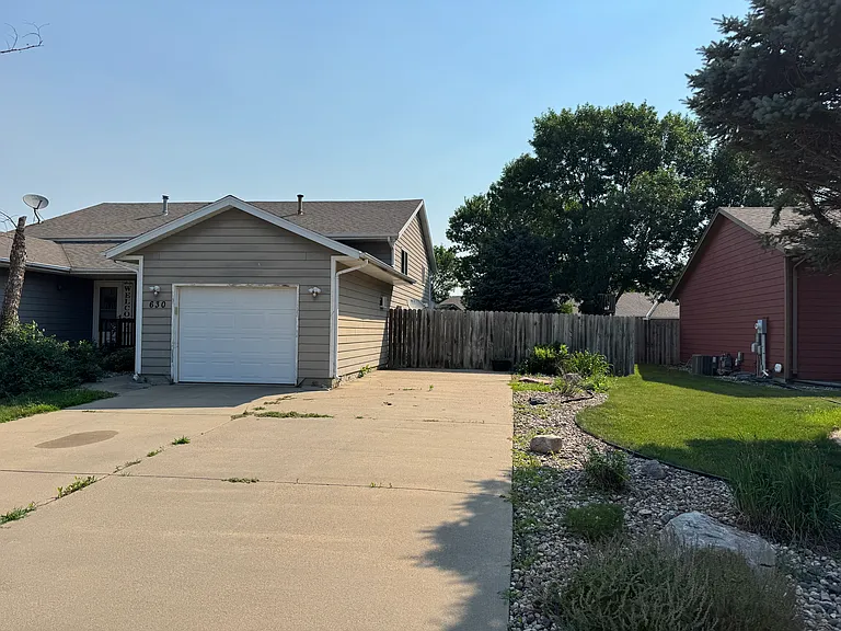 630 N James Ave — Photo 2