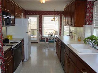 4th image of 13842 Sahler St