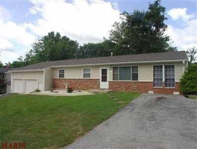 1825 Debbie Dr, High Ridge, MO, 63049