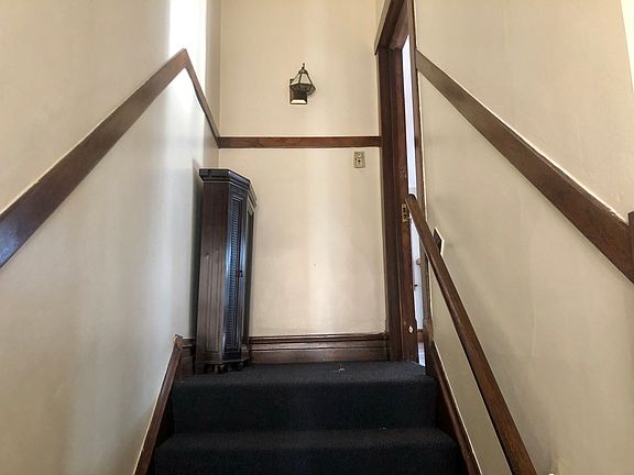 3rd image of 422 S Scoville Ave #2