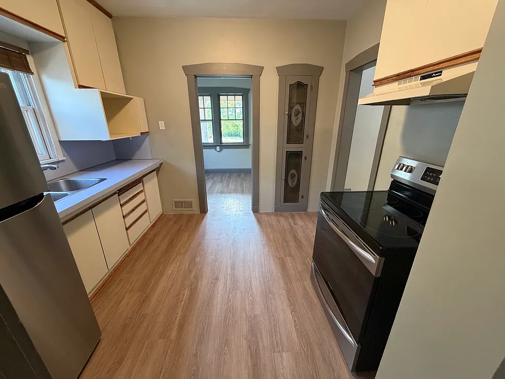 3 bed, 1975 sqft, $2,700 — Photo 3