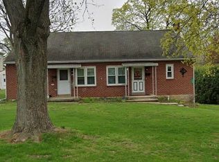 101 S 5th St, Akron, PA 17501