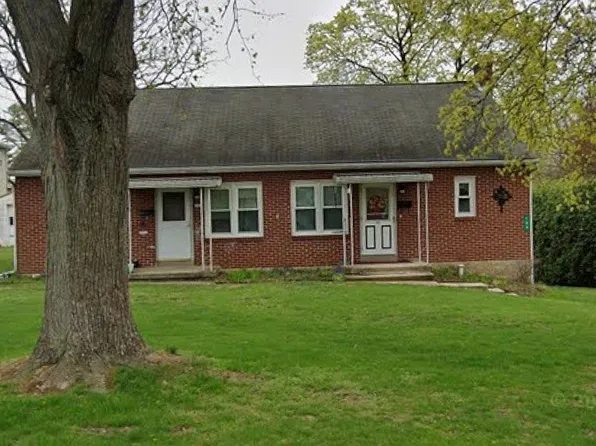 101 S 5th St, Akron, PA 17501