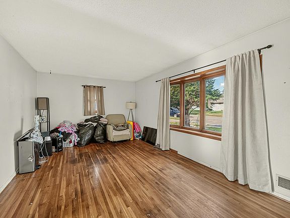 4th image of 2514 23rd Ave NW