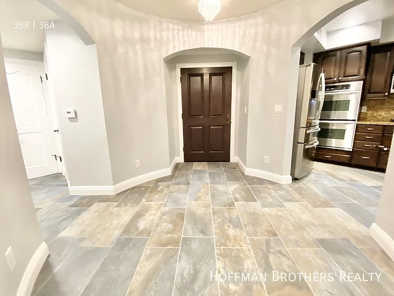 1135 Rexford Dr #102 — Photo 7