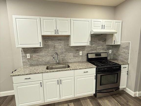 4th image of 249 E Oak St