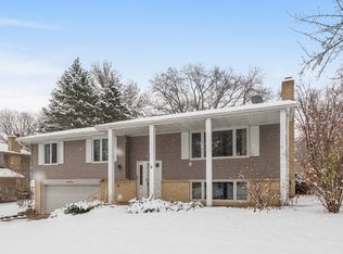 4030 Pilgrim Ln N, Plymouth, MN 55441
