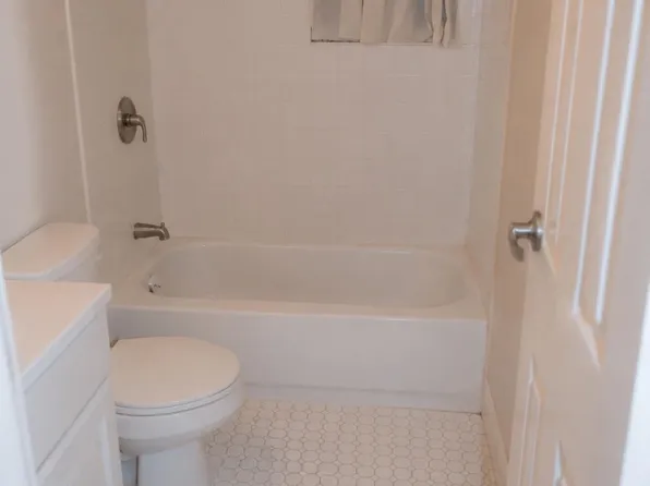 15 Harrison Avenue #57G, Amityville, NY 11701