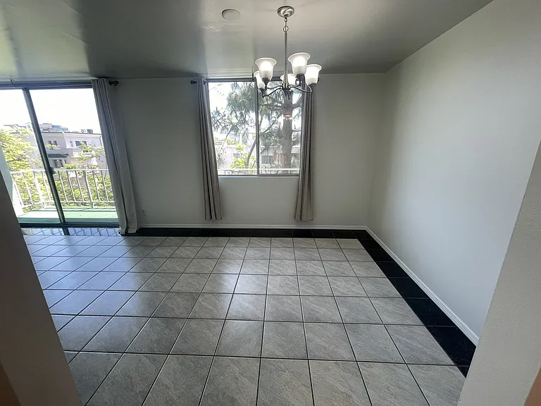 100 S Doheny Dr #313 — Photo 13
