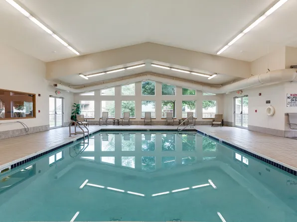 Platinum Valley Apartments