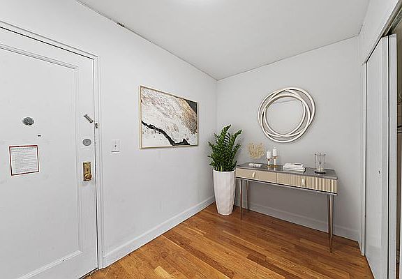 5th image of 4300 Broadway APT 1G