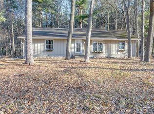 40 W Birchview Dr, Sanford, MI 48657