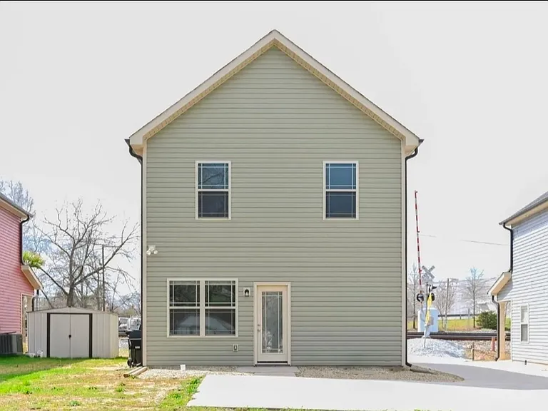 110 Wilbur St — Photo 2
