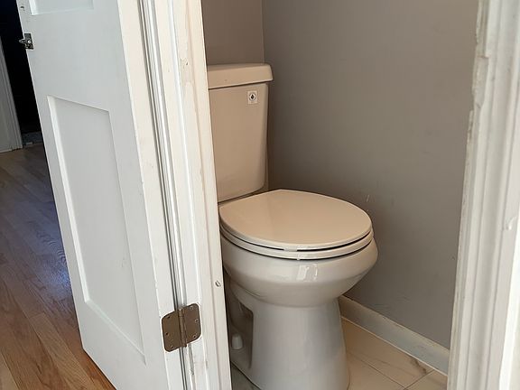 5th image of 1104 Marlborough St