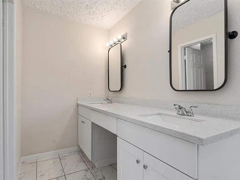 3706 Westmeadow Dr — Photo 15