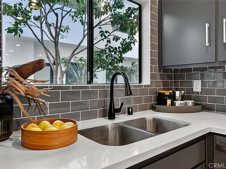2500 Abbot Kinney Blvd #9 — Photo 4