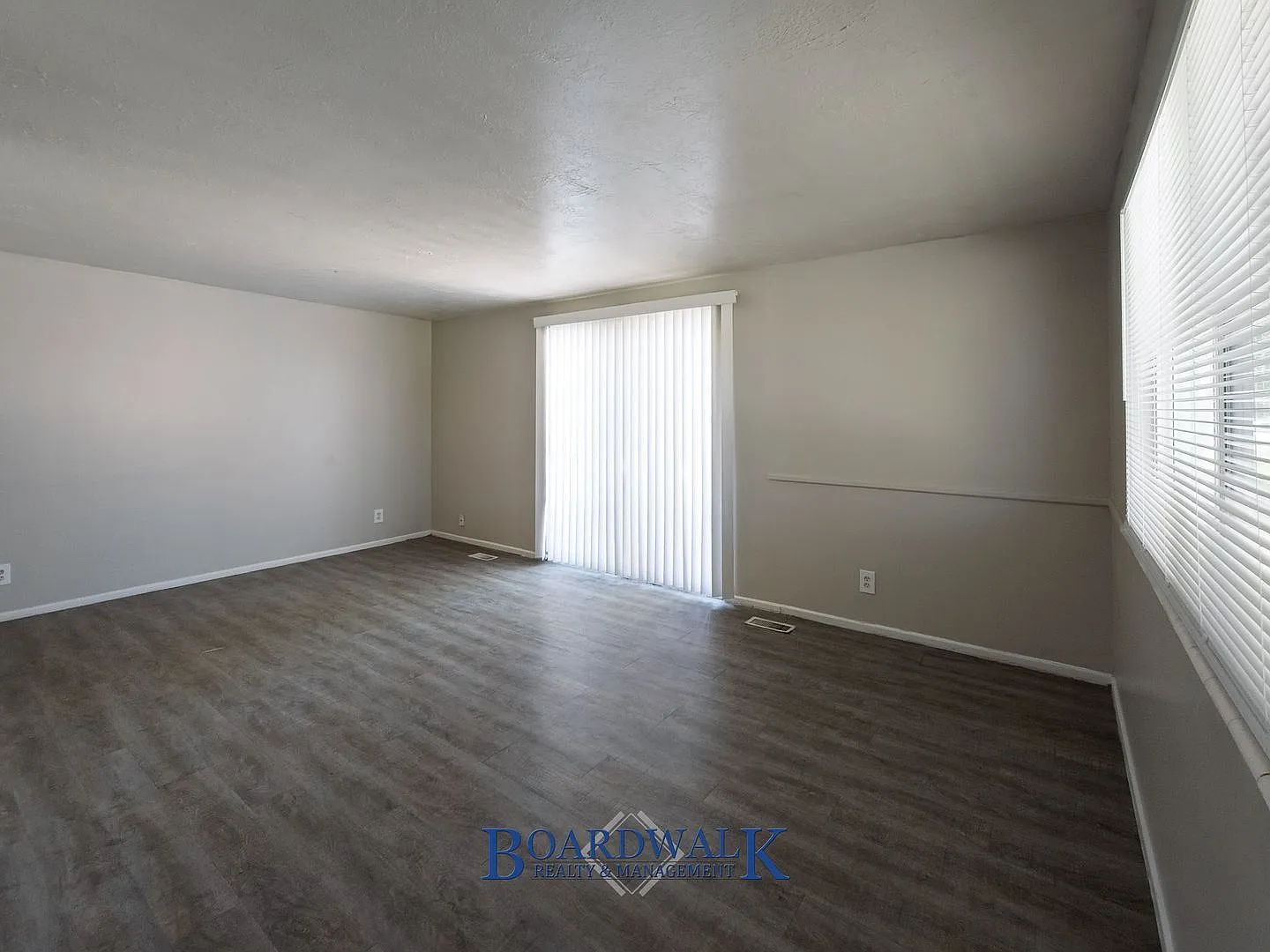 2 bed, 1.0 bath, 900 sqft, $1,050 — Photo 4