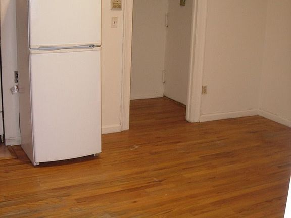 2nd image of 142 E 33rd St #Sec