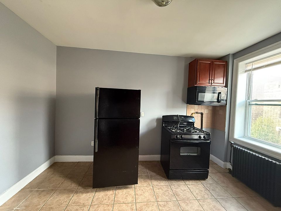 2nd image of 701 29th St #53E