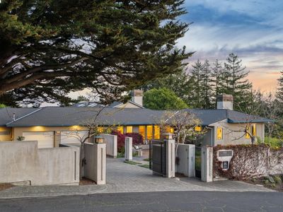 5550 Fernhoff Rd, Oakland, CA, 94619