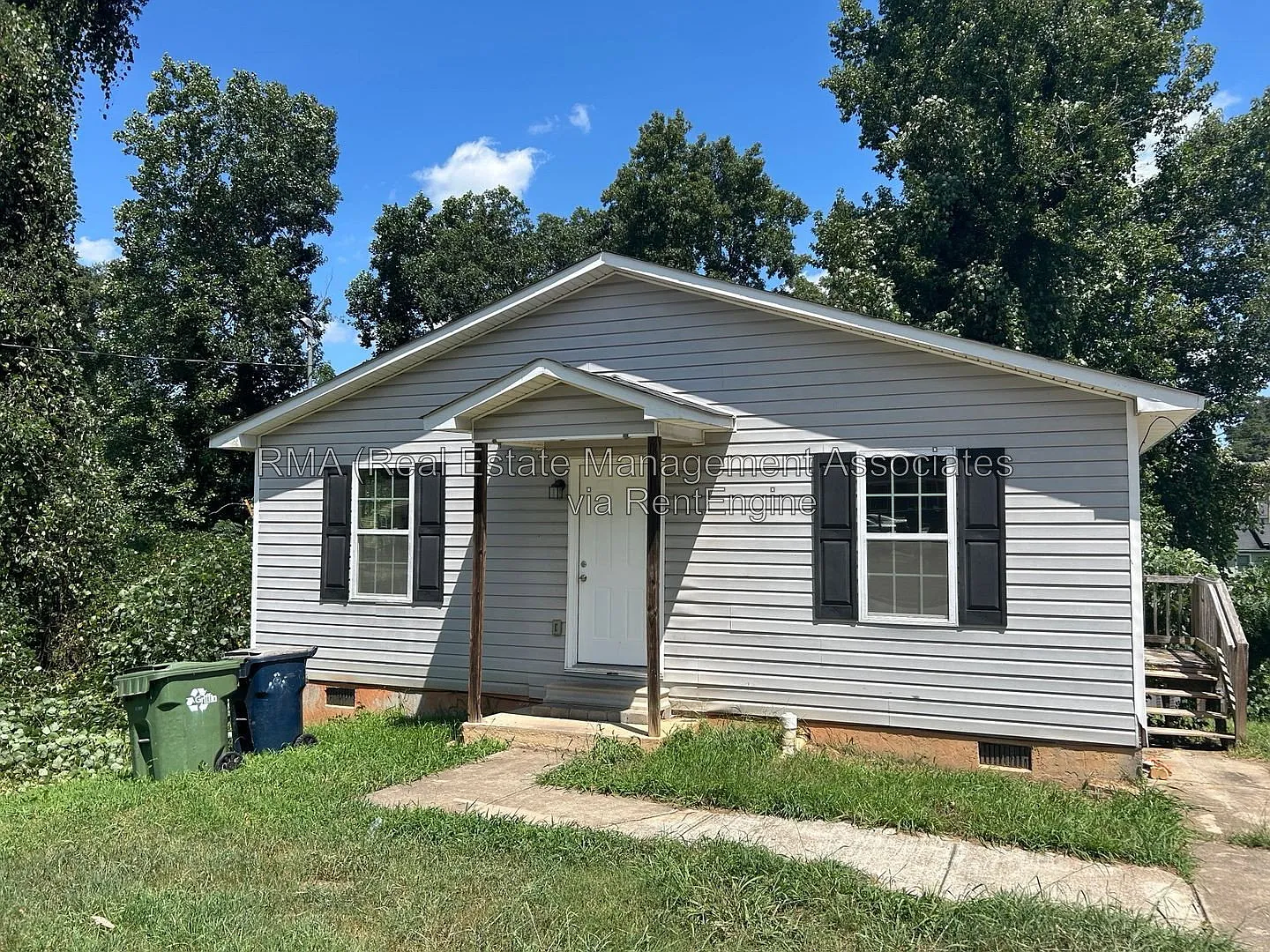 3 bed, 2.0 bath, 840 sqft, $1,200 — Photo 1
