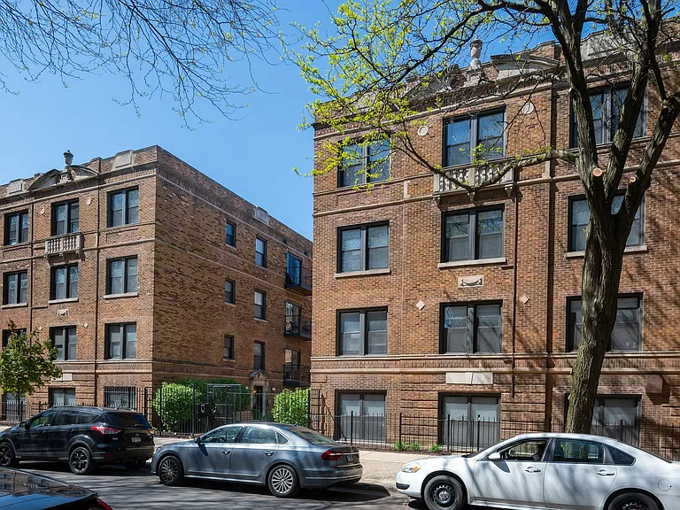920 W Oakdale — Photo 2