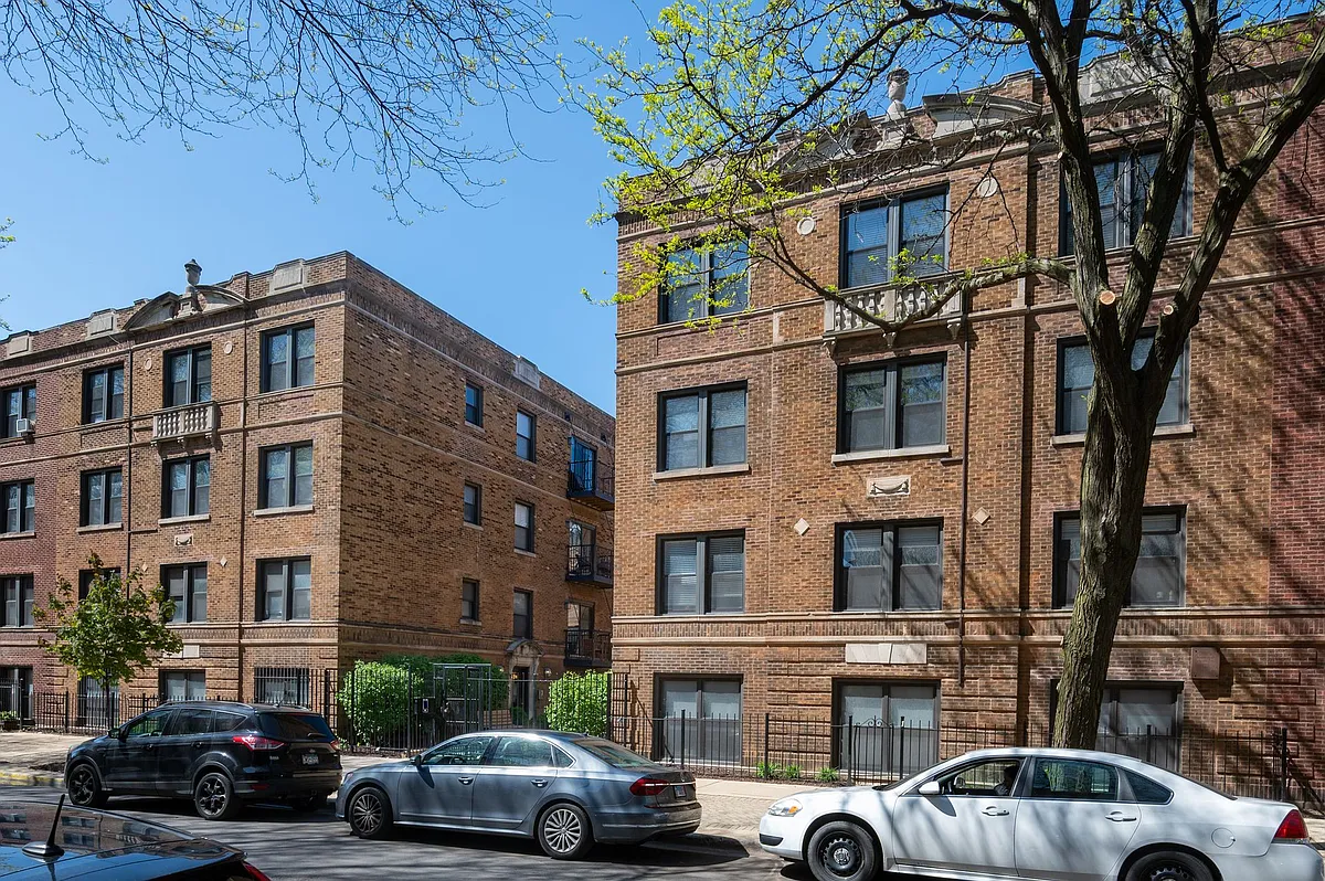 Building Photo - 920 W Oakdale