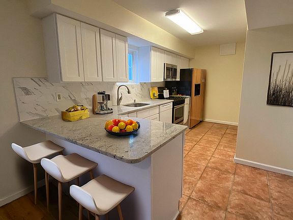 3rd image of 722 Sip St APT 21