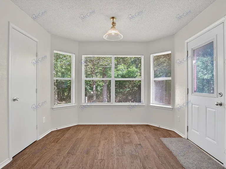549 Dylan Ct — Photo 10