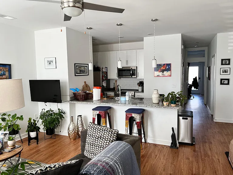 107 W 13th St #A — Photo 6