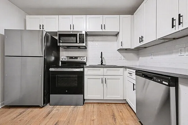 5001 Lakecrest Dr — Photo 3