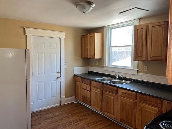 5th image of 2628 Olive St