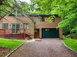 1254 Fountain Dr, Newfoundland, PA 18445