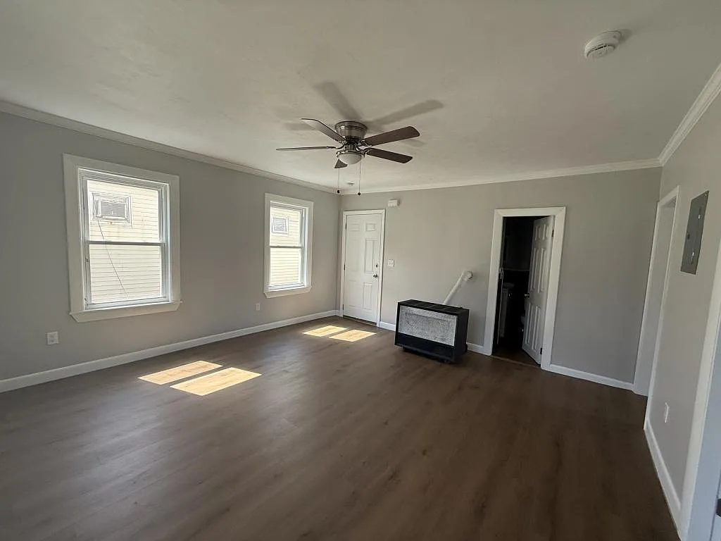 324 Tuttle St — Photo 2