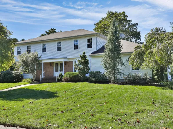 29 Ascot Dr, Ocean, NJ 07712