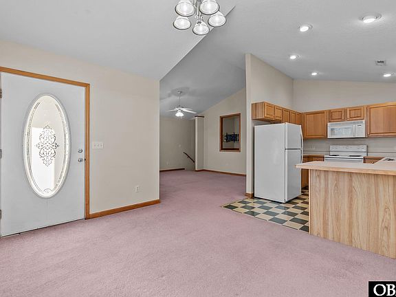 3rd image of 432 W Sothel St