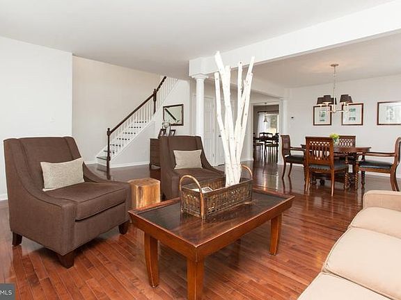 4th image of 809 Slate Hill Dr