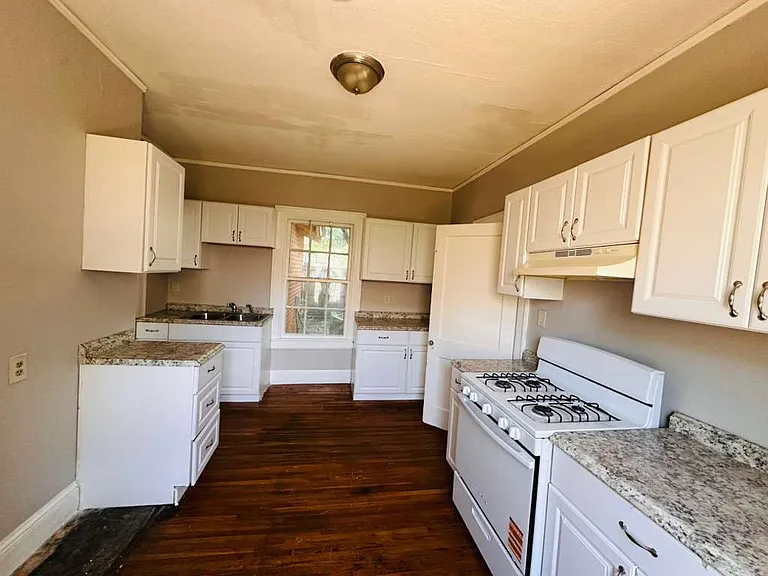 1921 James Ave — Photo 19