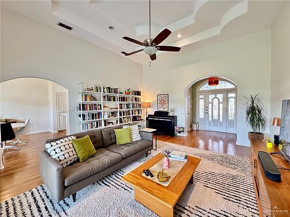 4th image of 2500 Pelican Ave