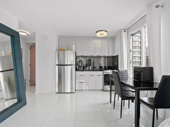 445 Kaiolu St APT 704, Honolulu, HI 96815