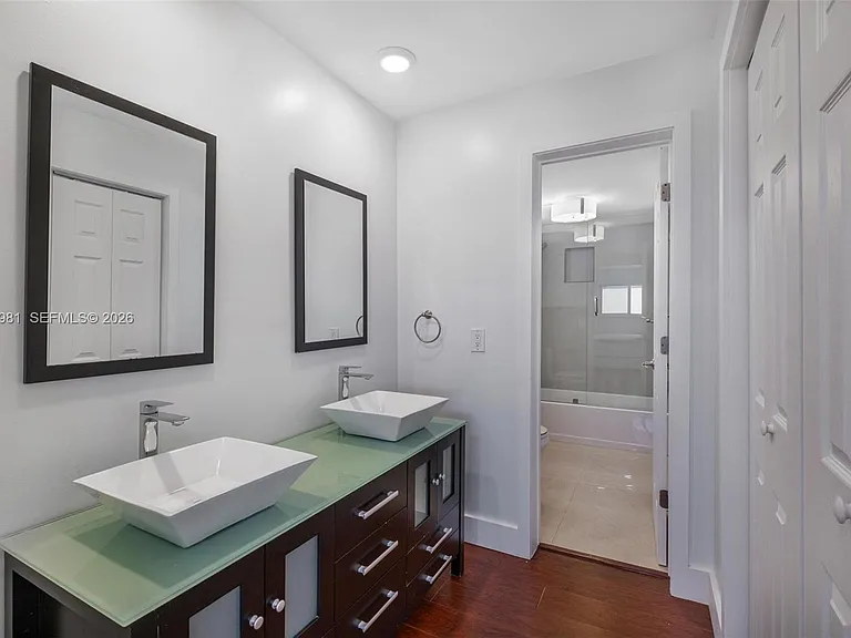 2430 SW 22nd Ter — Photo 24