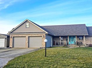 205 Hawks Ln, Broadlands, IL