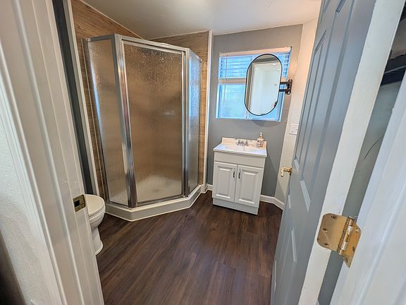 3rd image of 1100 Greenleaf Ave