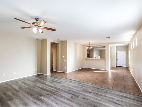 3rd image of 526 W Calle Sombra Linda